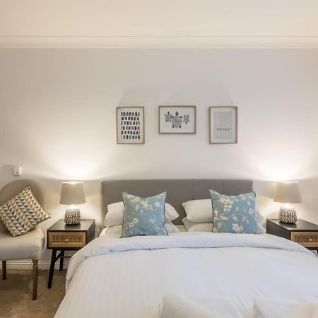Lovely 1 Bed Apartment With Free Parking & Garden CBG Eksteriør bilde
