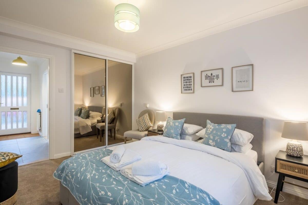 Lovely 1 Bed Apartment With Free Parking & Garden CBG Eksteriør bilde