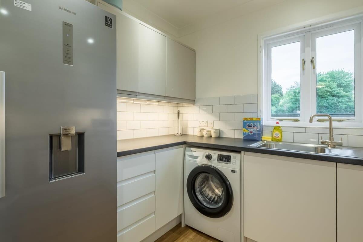 Lovely 1 Bed Apartment With Free Parking & Garden CBG Eksteriør bilde