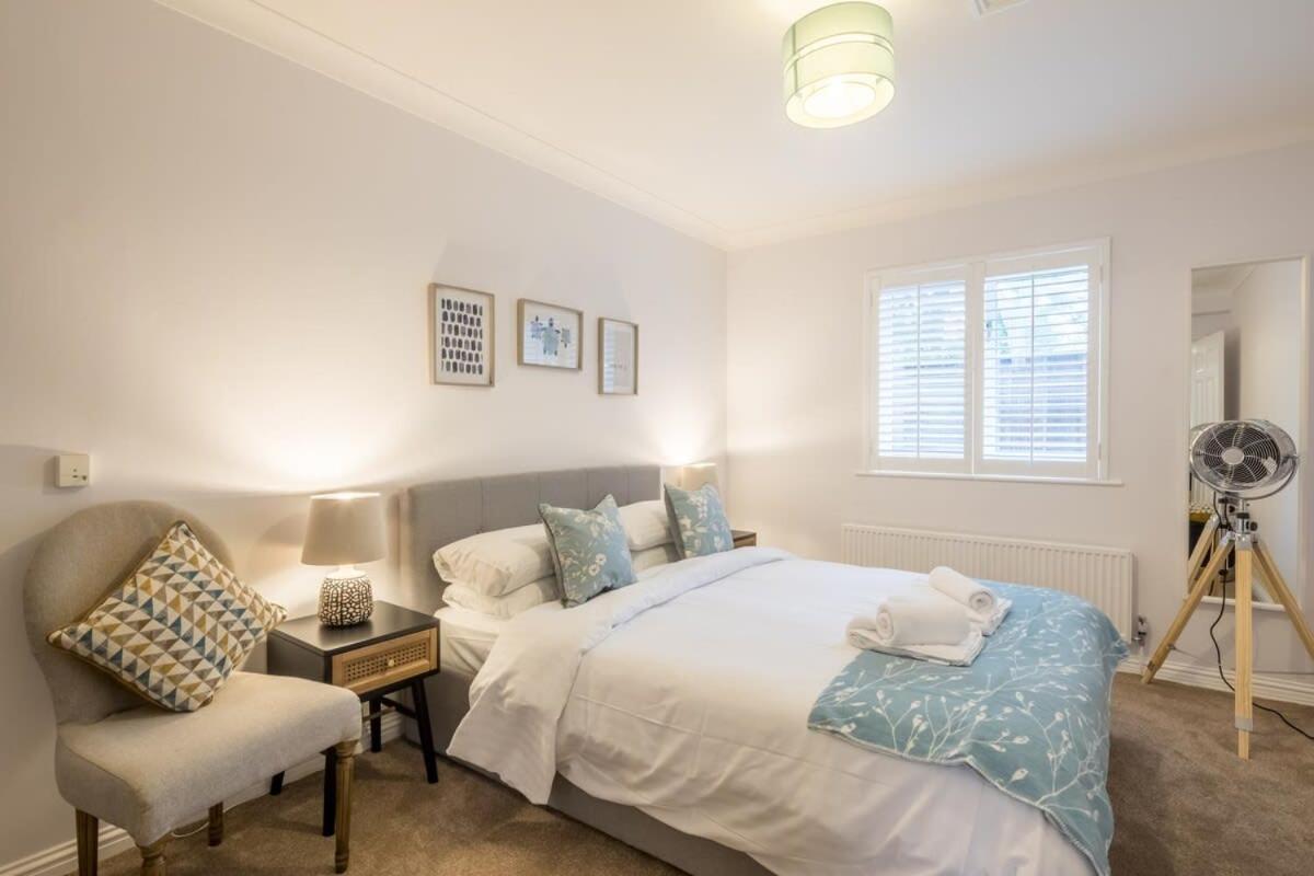 Lovely 1 Bed Apartment With Free Parking & Garden CBG Eksteriør bilde